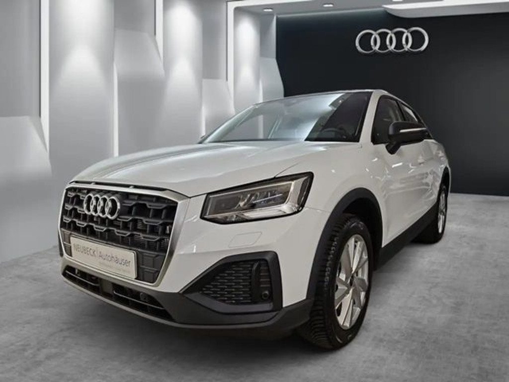 Audi Q2 AHK Assistenzpaket Schiebedach LED Einparkhil