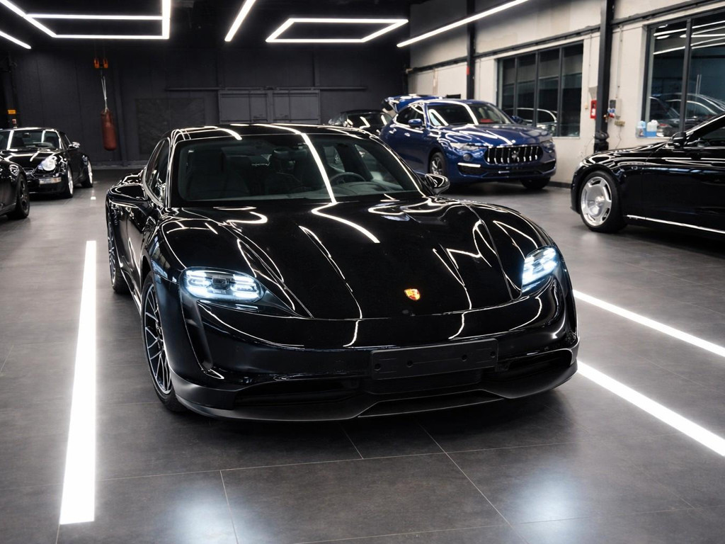 Porsche Taycan *70thYear*Pano*Beif Dis**5 Sitzer