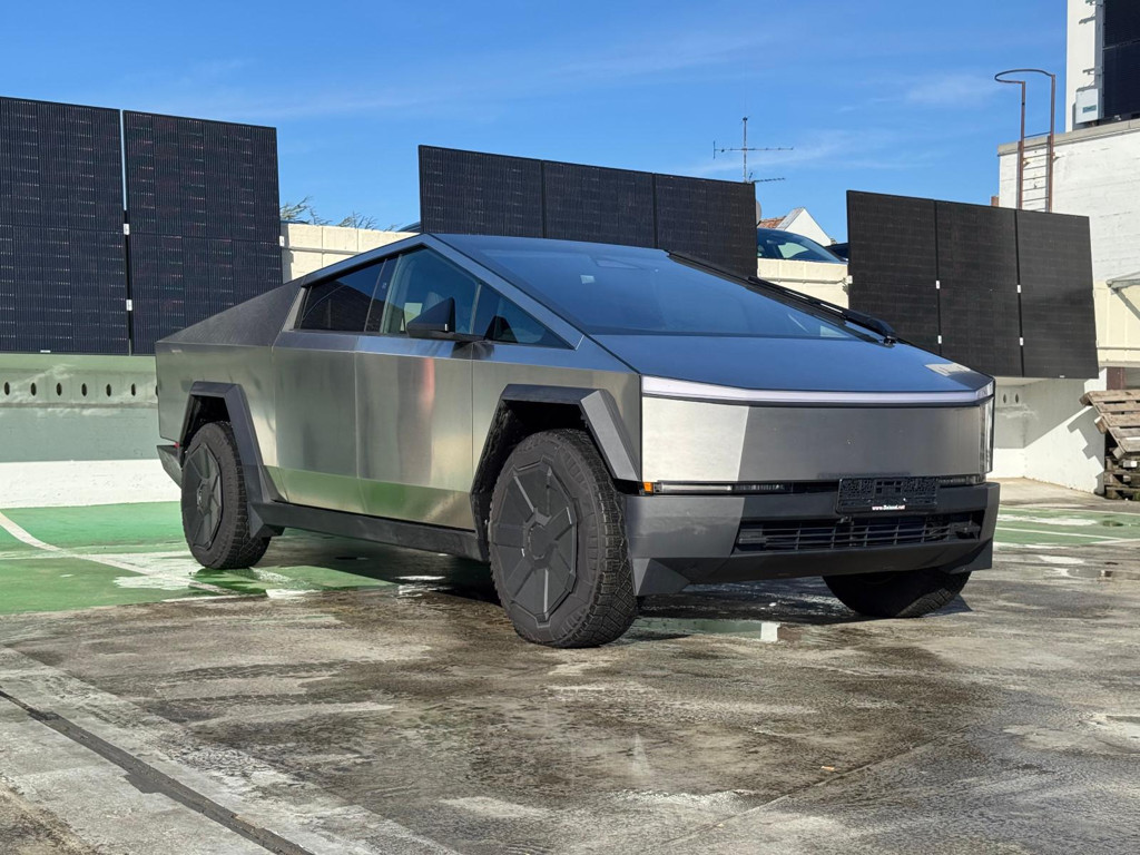 Tesla CYBERTRUCK