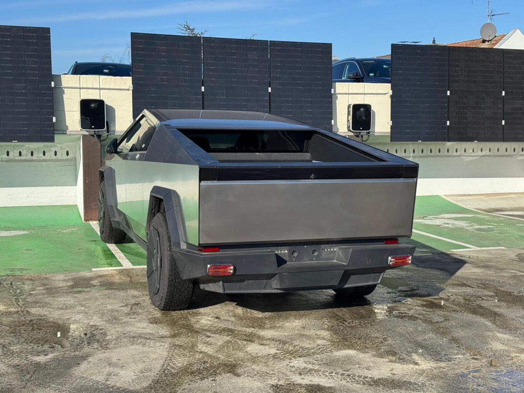 Tesla CYBERTRUCK