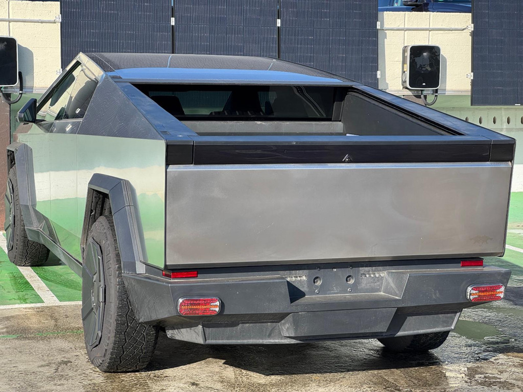 Tesla CYBERTRUCK