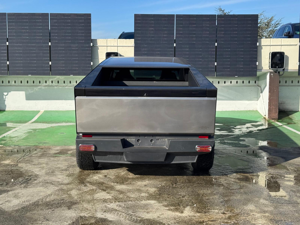 Tesla CYBERTRUCK