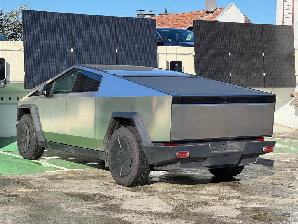 Tesla CYBERTRUCK