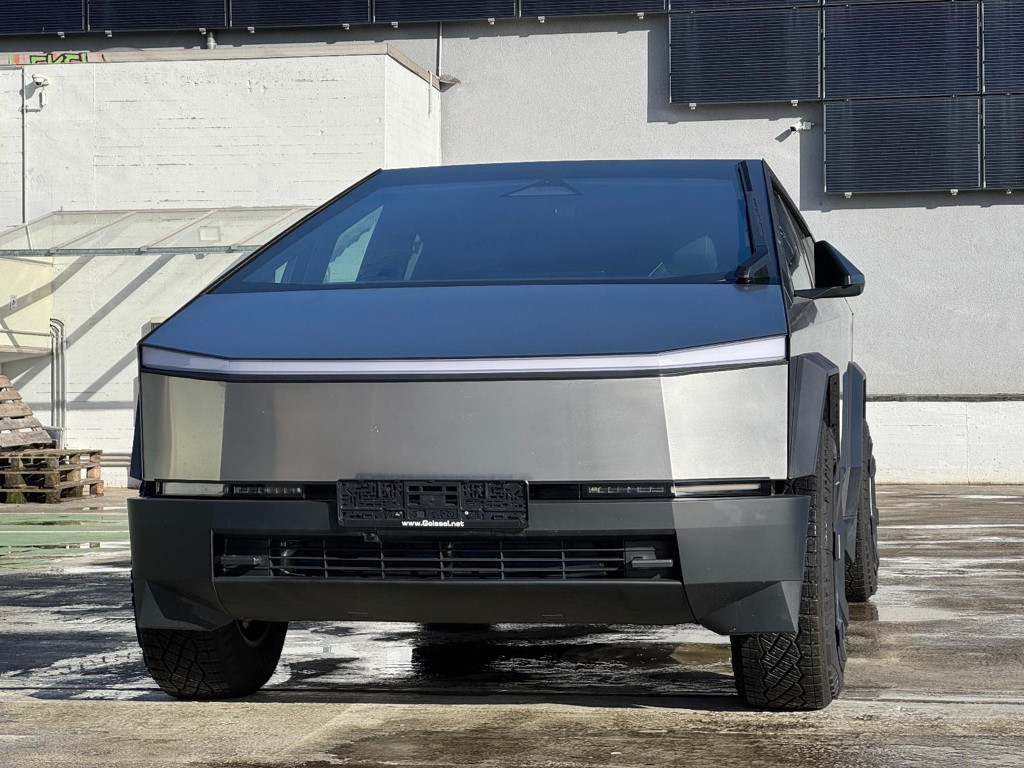 Tesla CYBERTRUCK