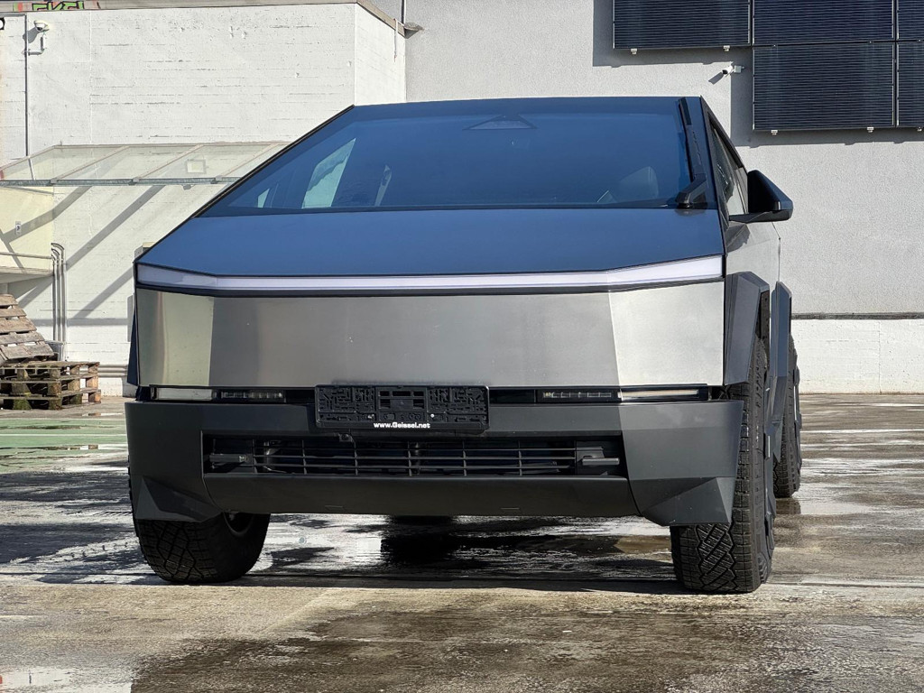 Tesla CYBERTRUCK