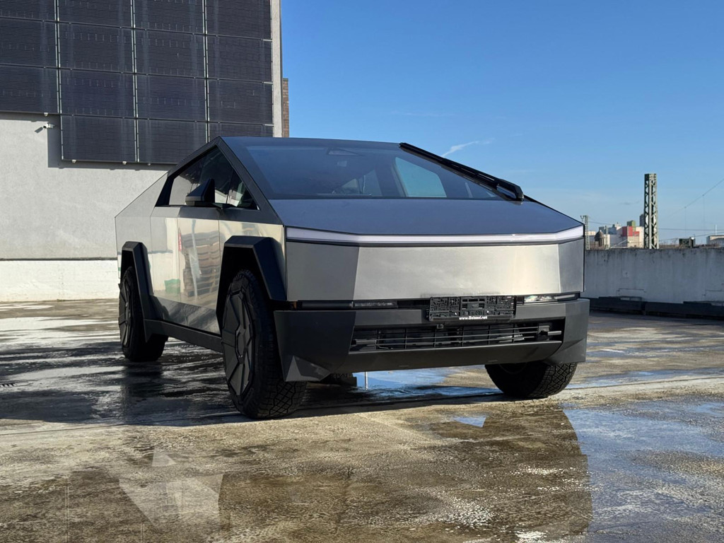 Tesla CYBERTRUCK