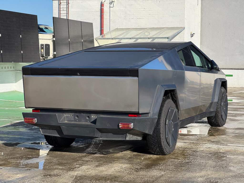 Tesla CYBERTRUCK