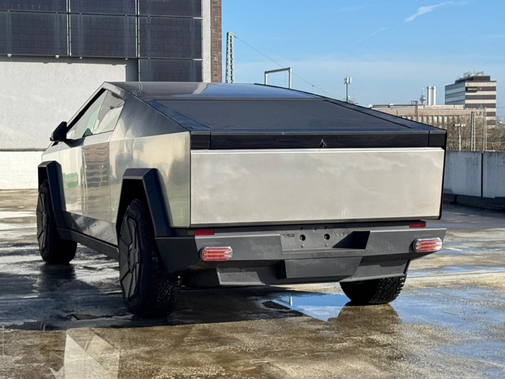 Tesla CYBERTRUCK