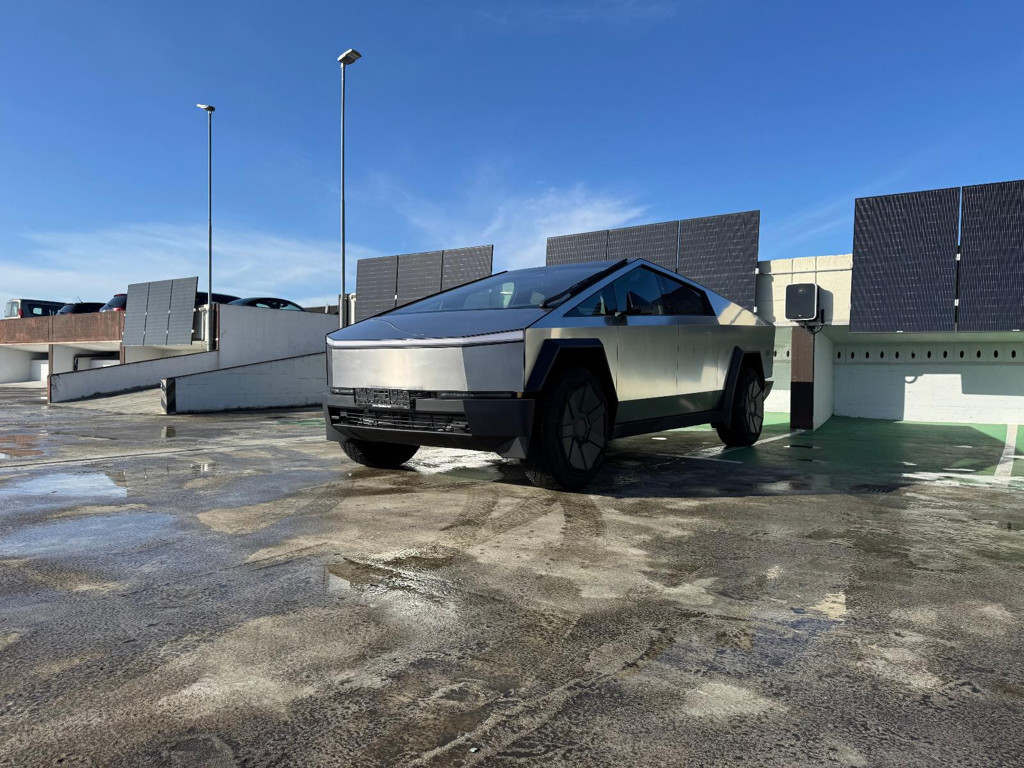 Tesla CYBERTRUCK