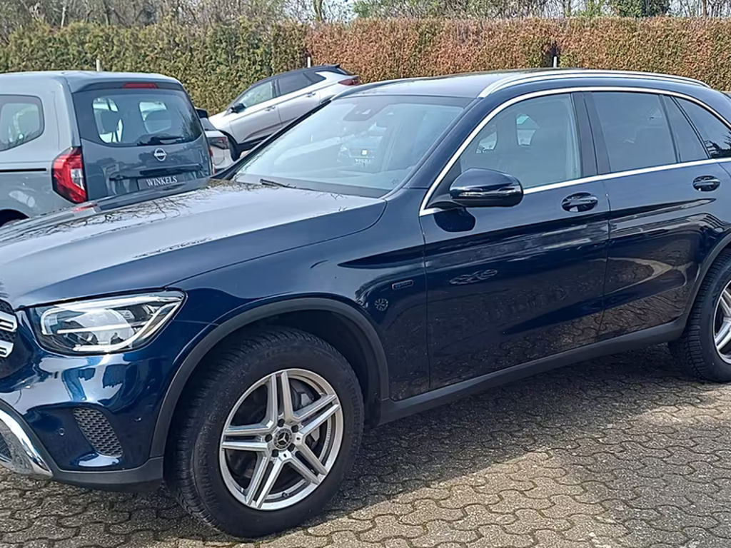Mercedes-Benz GLC-Klasse GLC 300 de 4Matic-Navi-Leder-Kamera-Panorama-18"