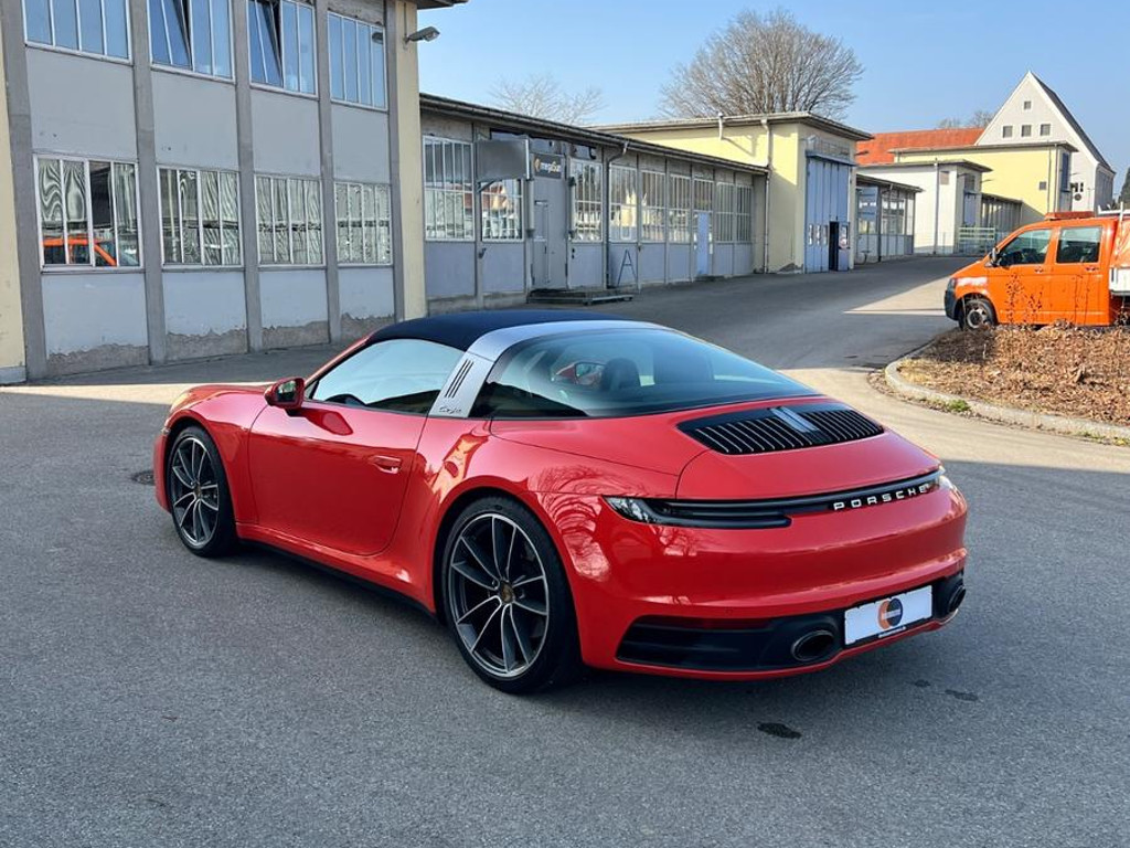 Porsche 992