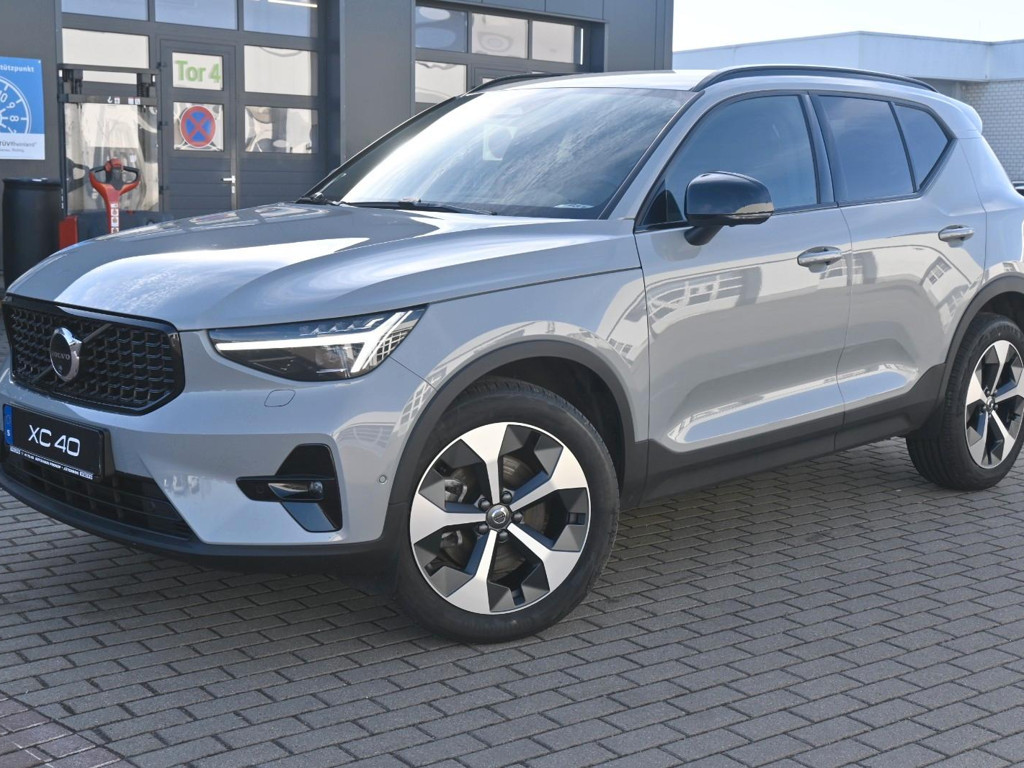 Volvo XC40 Plus Dark