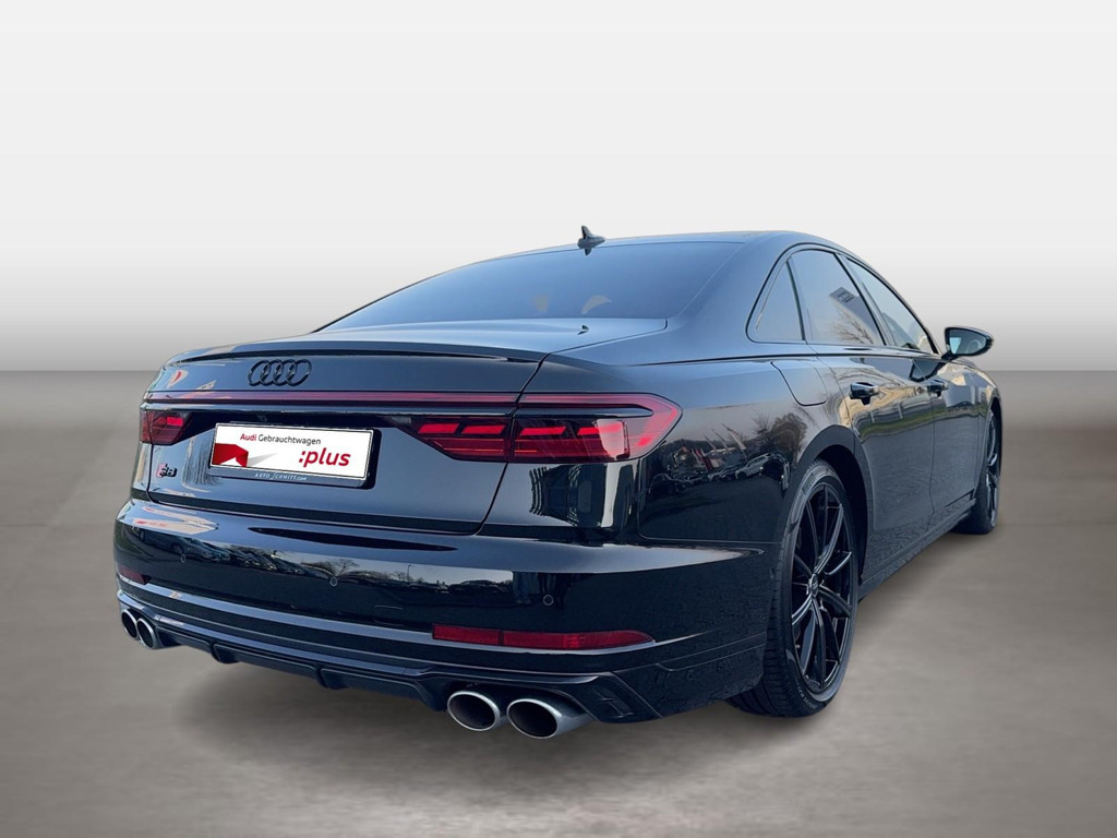 Audi S8