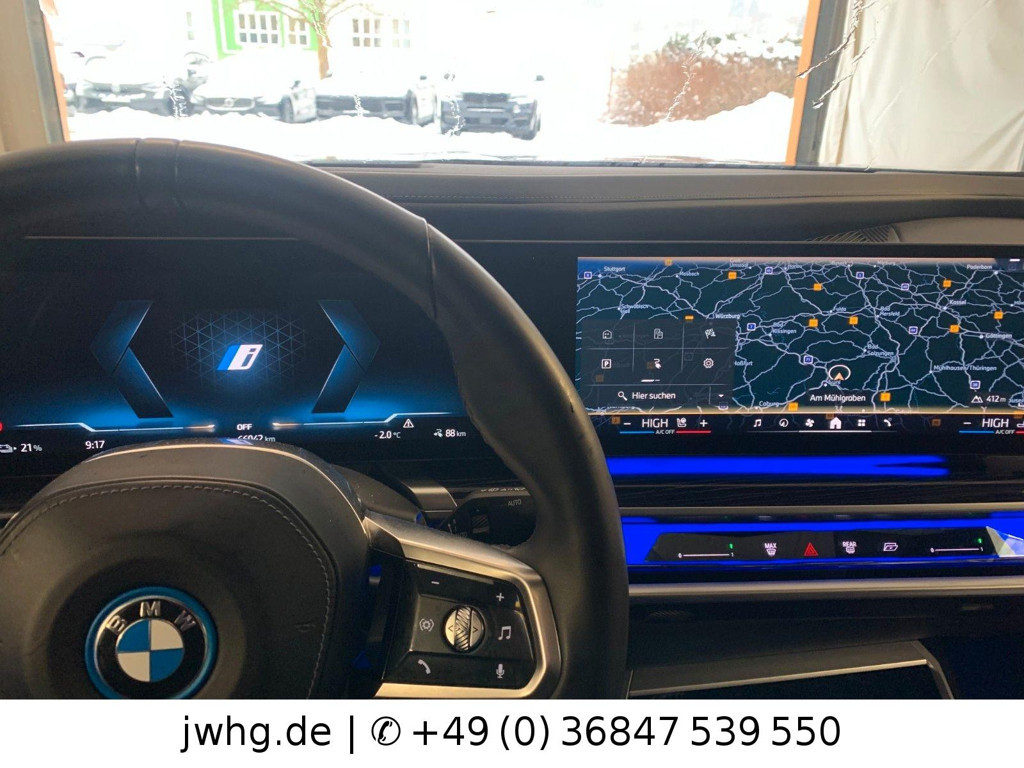 BMW i7