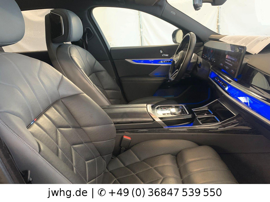 BMW i7
