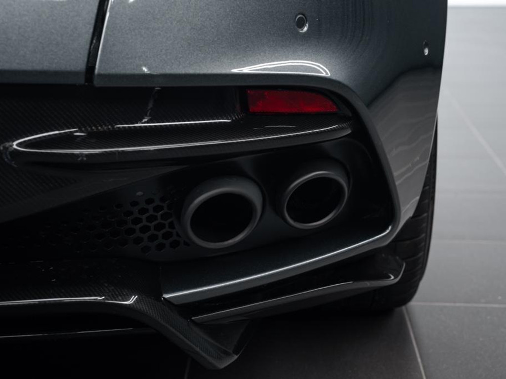 Aston Martin DBS