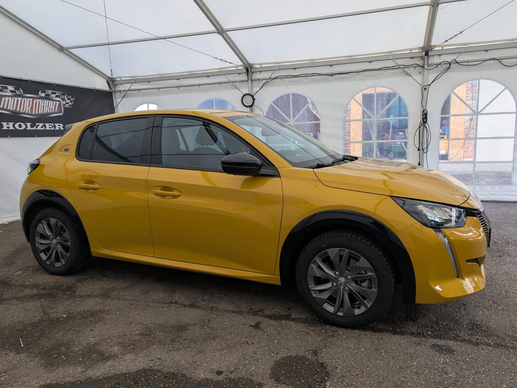 Peugeot e-208