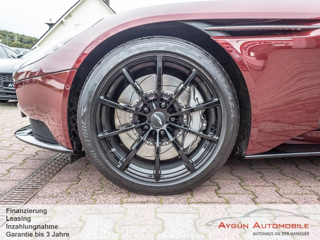 Aston Martin DB11