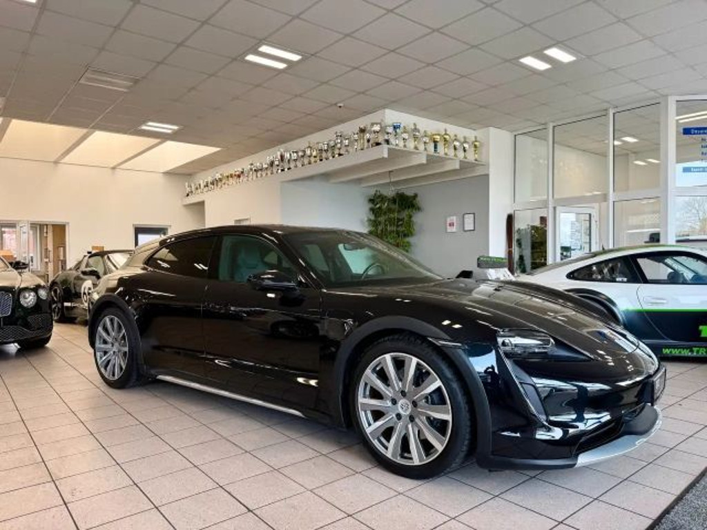 Porsche Taycan Cross Turismo 4