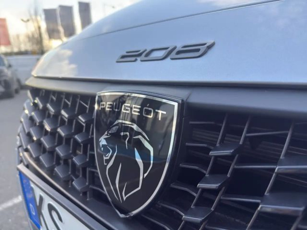 Peugeot e-208