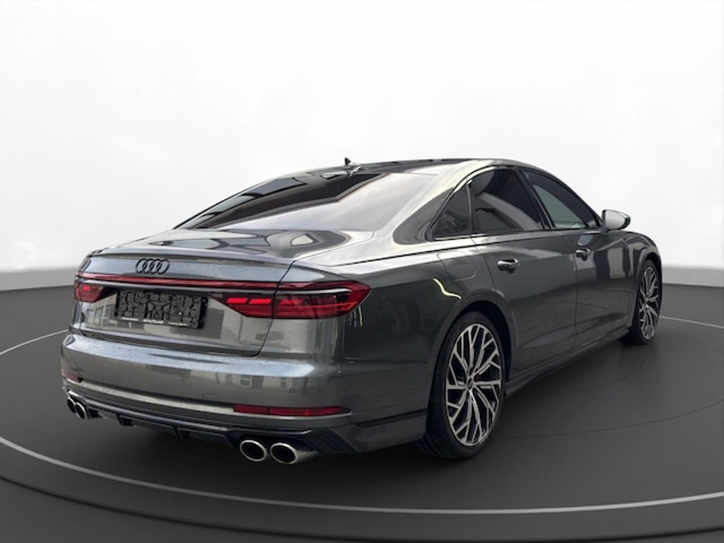 Audi S8