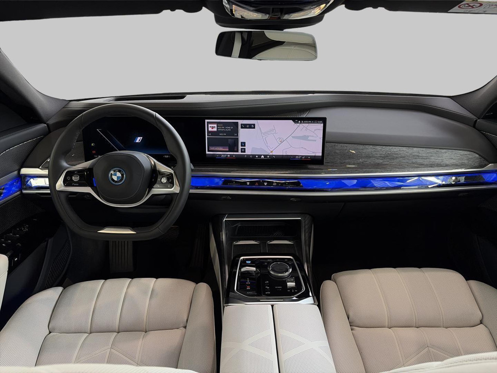 BMW i7