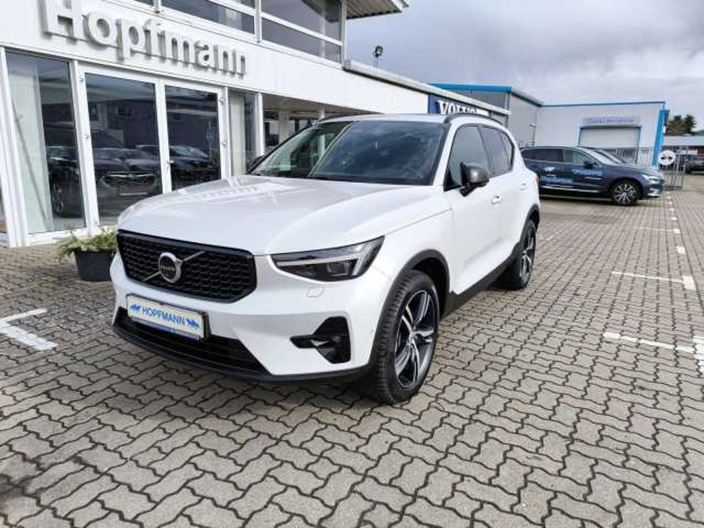 Volvo XC40 Plus Dark