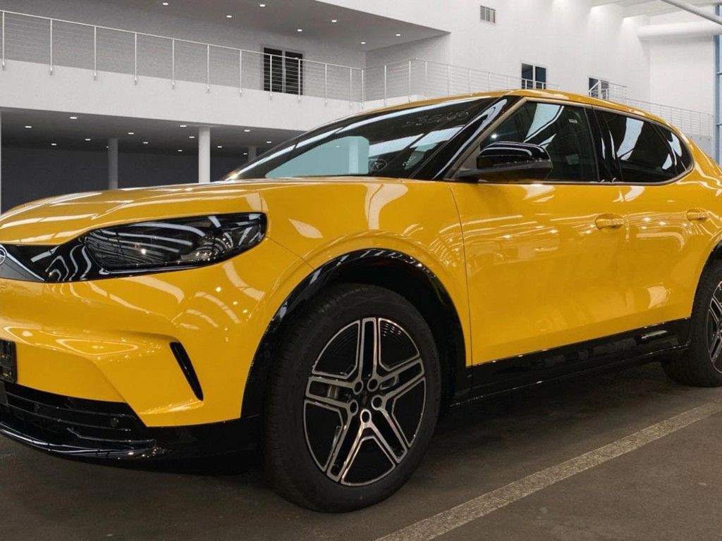 Ford Capri RWD Extended range Premium