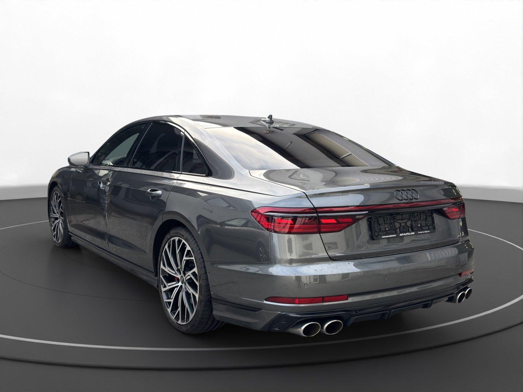 Audi S8