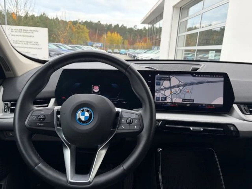 BMW iX1