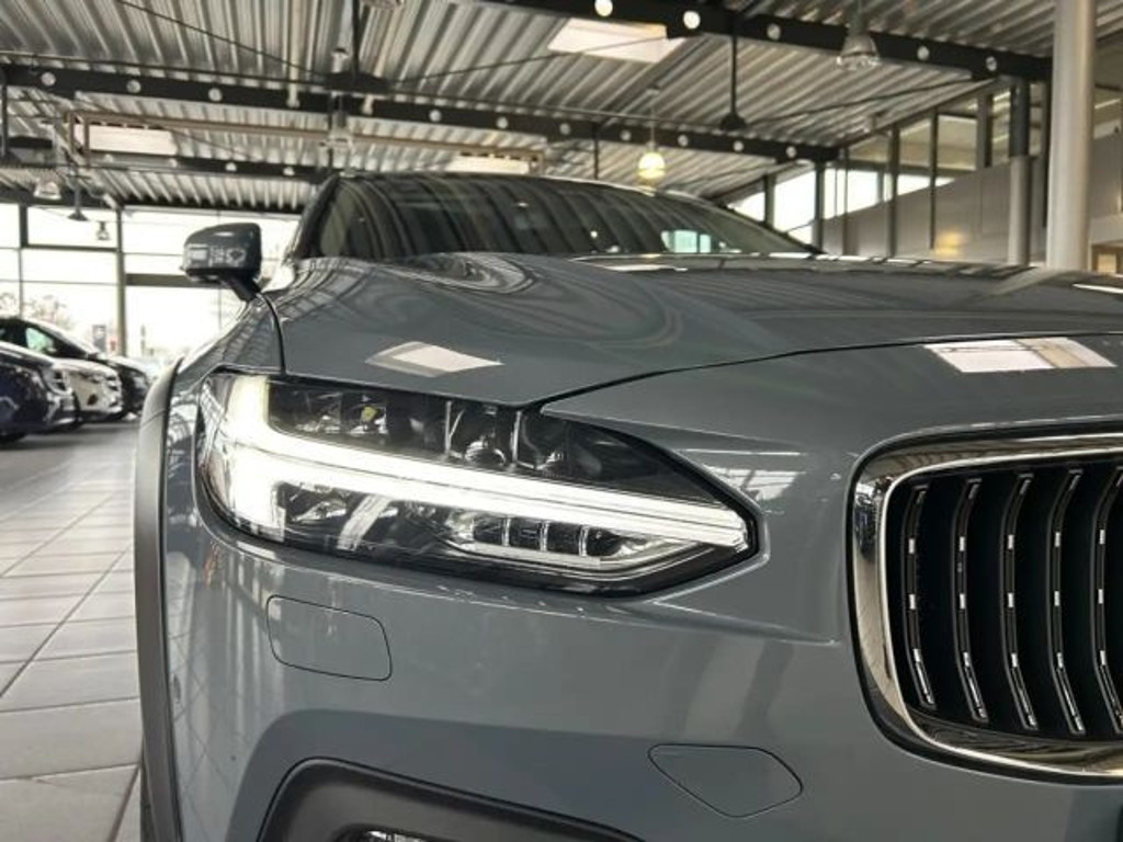 Volvo V90 Cross Country