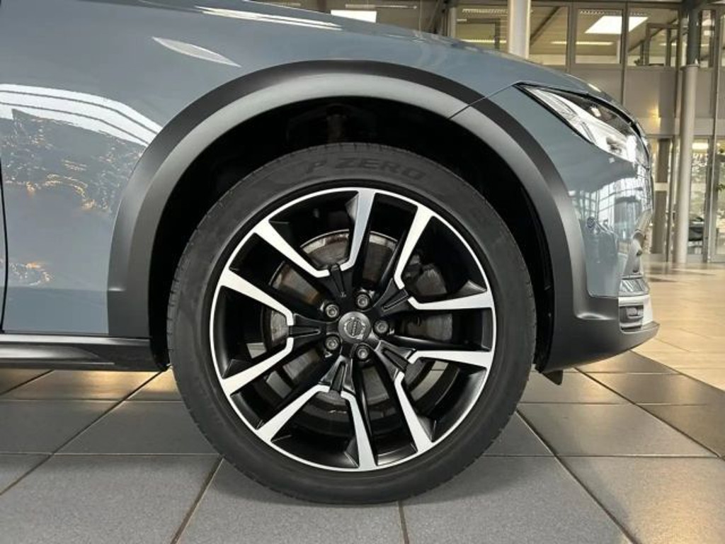 Volvo V90 Cross Country