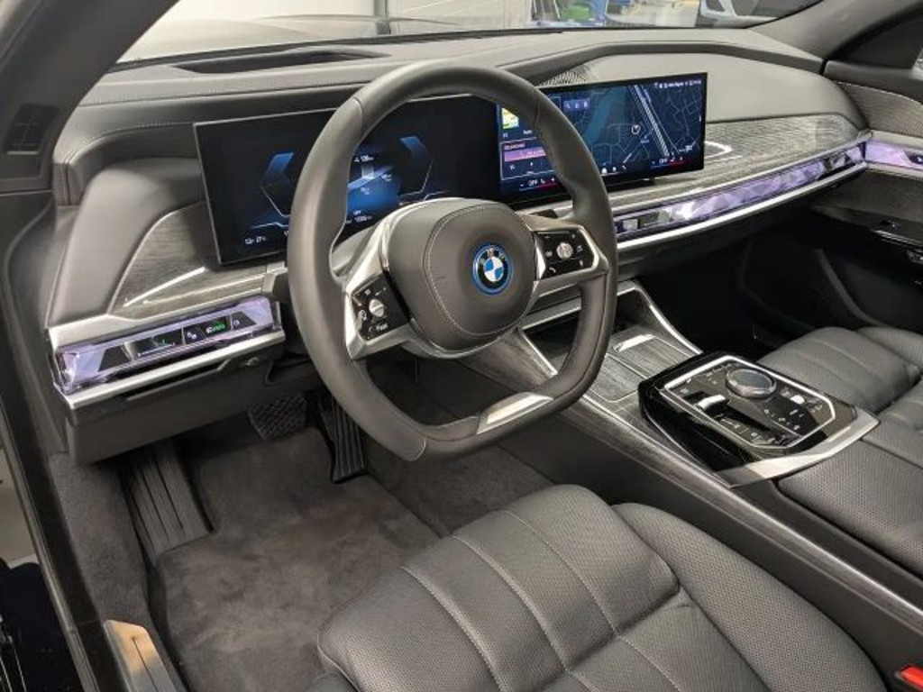 BMW i7
