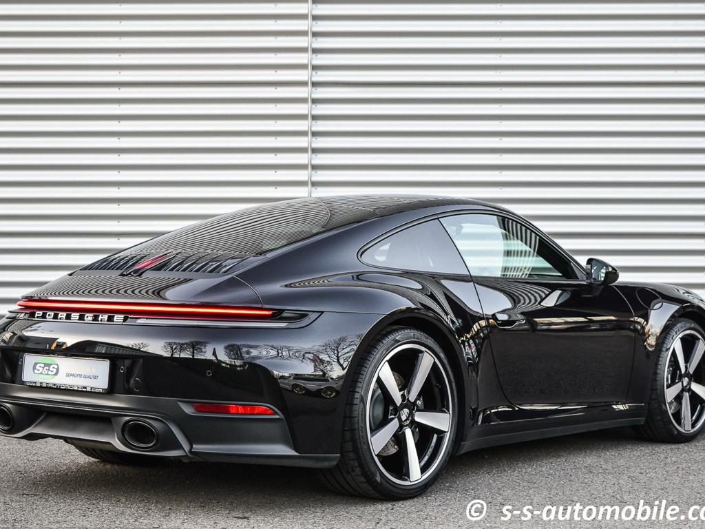 Porsche 992