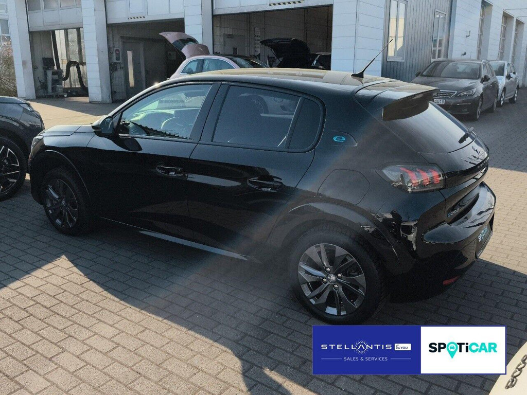 Peugeot e-208