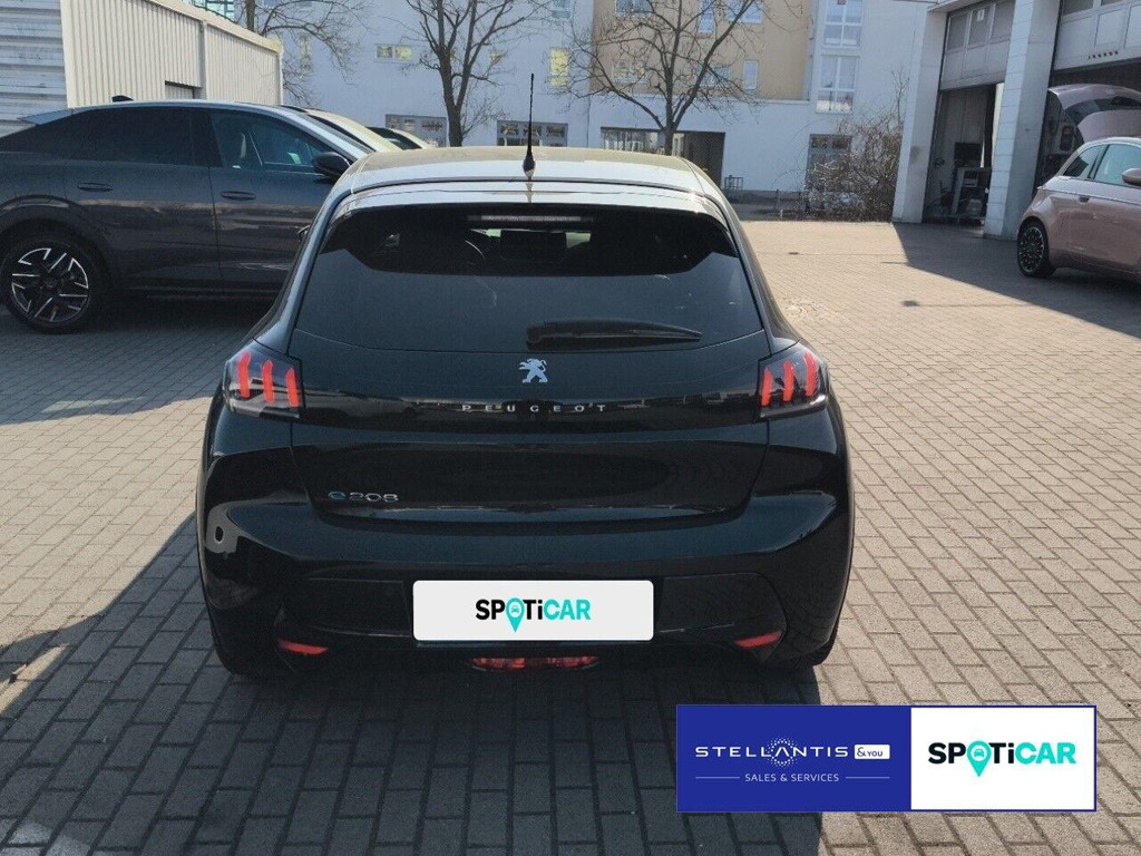 Peugeot e-208