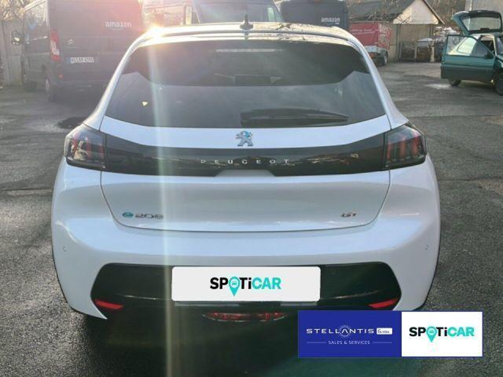 Peugeot e-208
