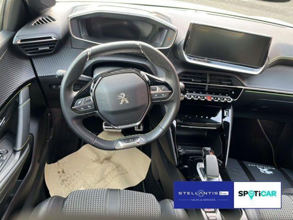 Peugeot e-208