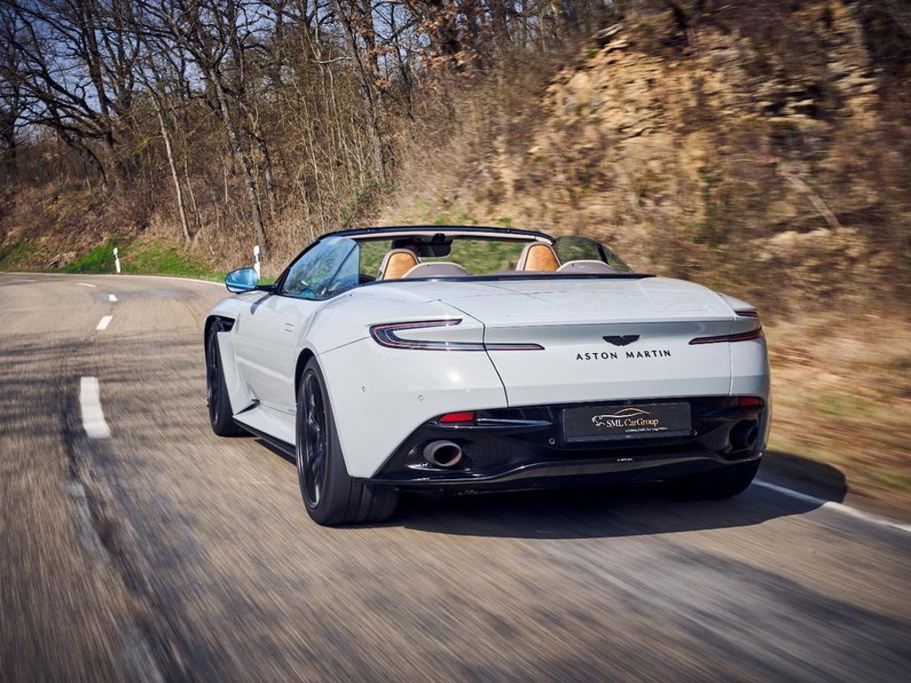 Aston Martin DB12