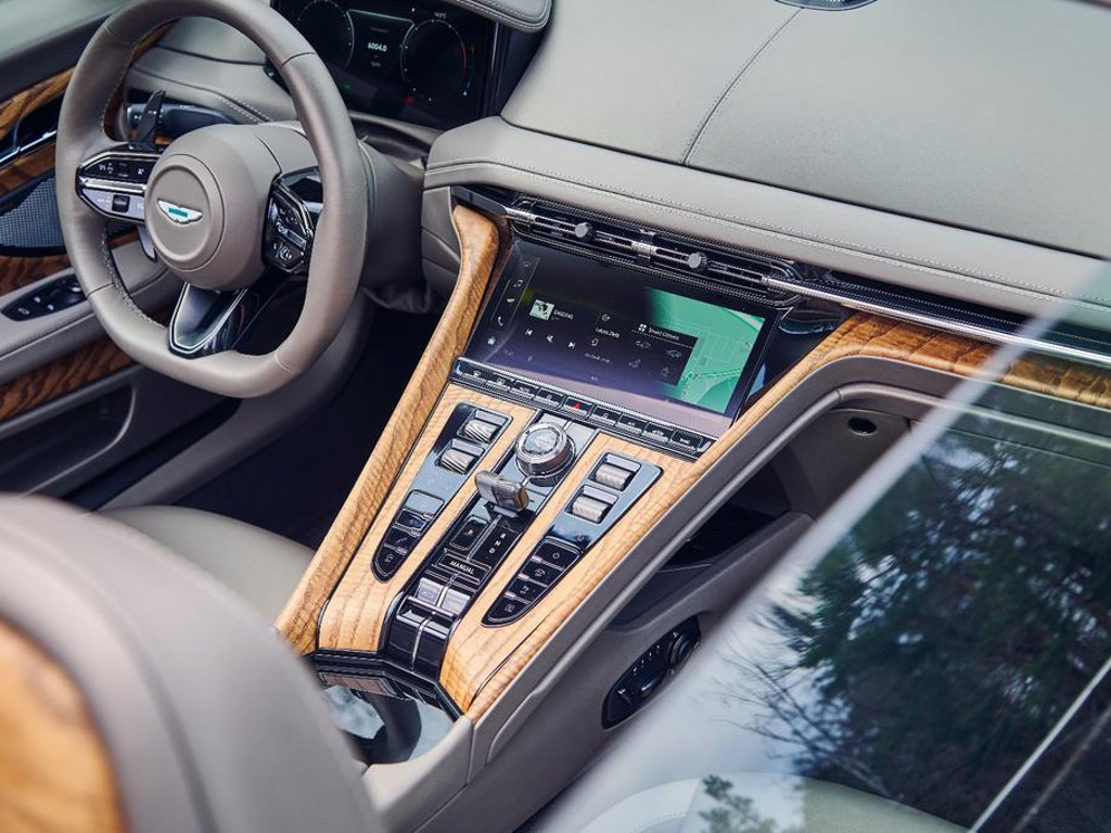 Aston Martin DB12