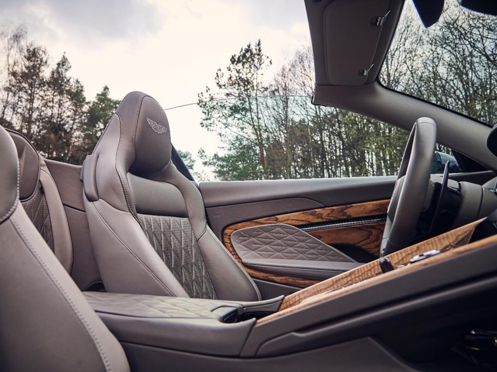 Aston Martin DB12
