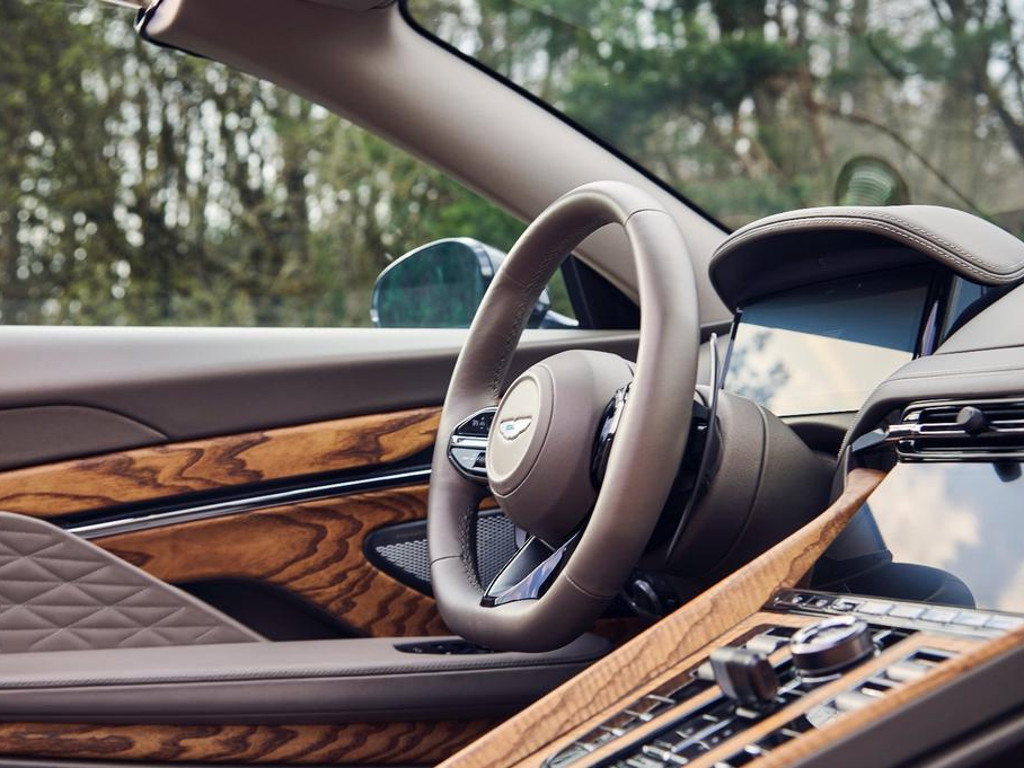 Aston Martin DB12