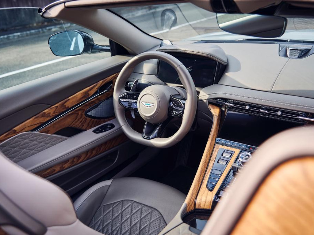 Aston Martin DB12