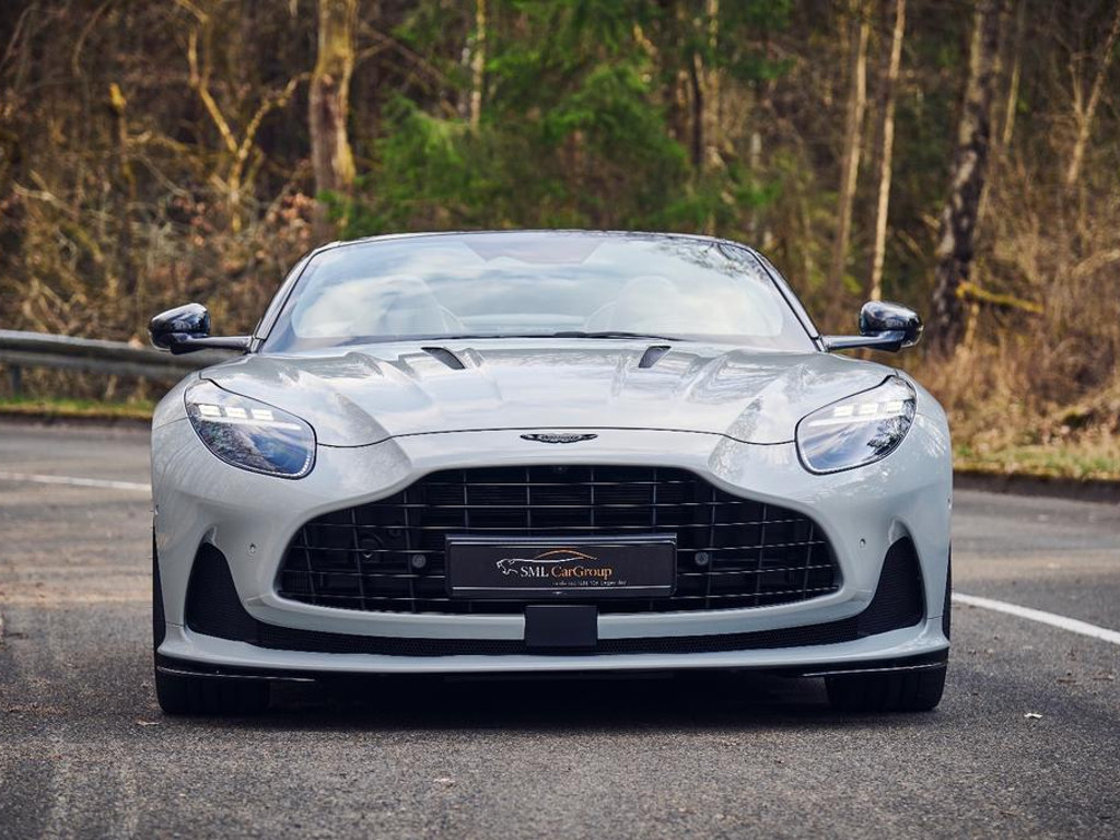 Aston Martin DB12