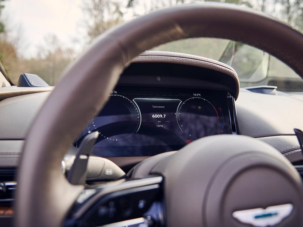 Aston Martin DB12