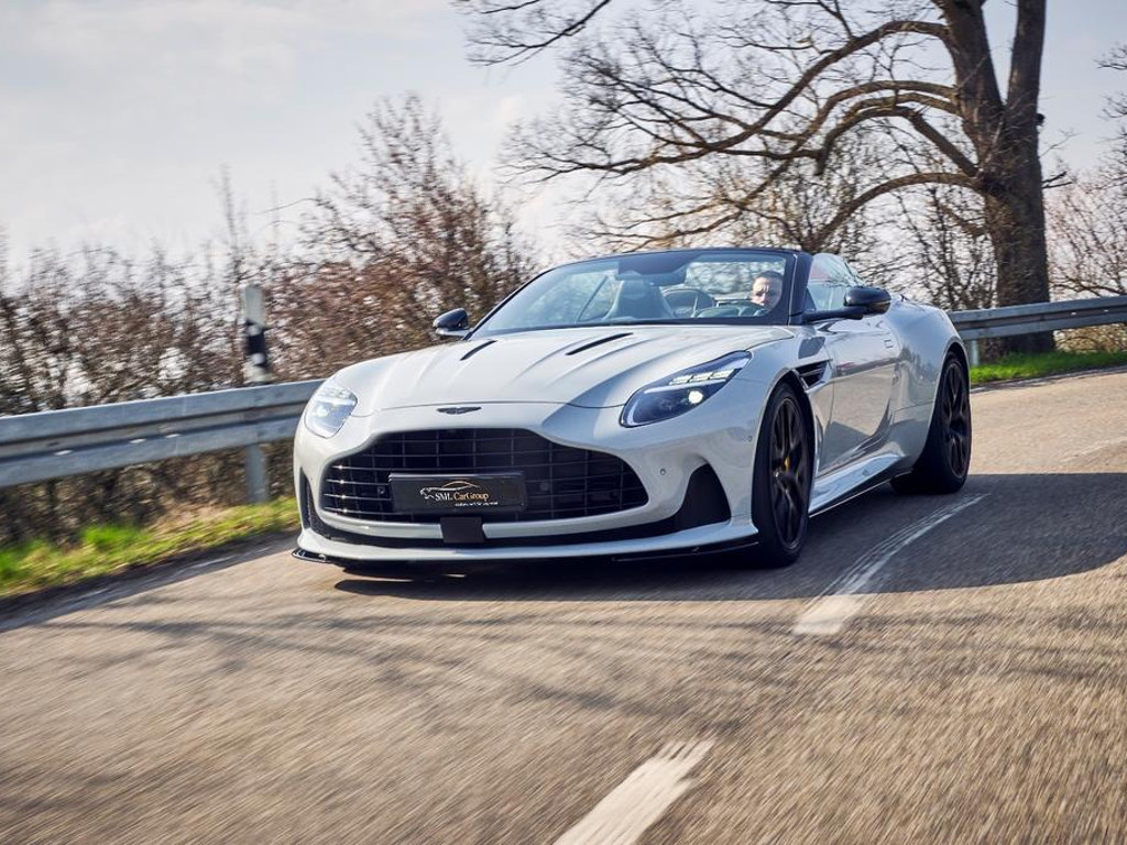 Aston Martin DB12