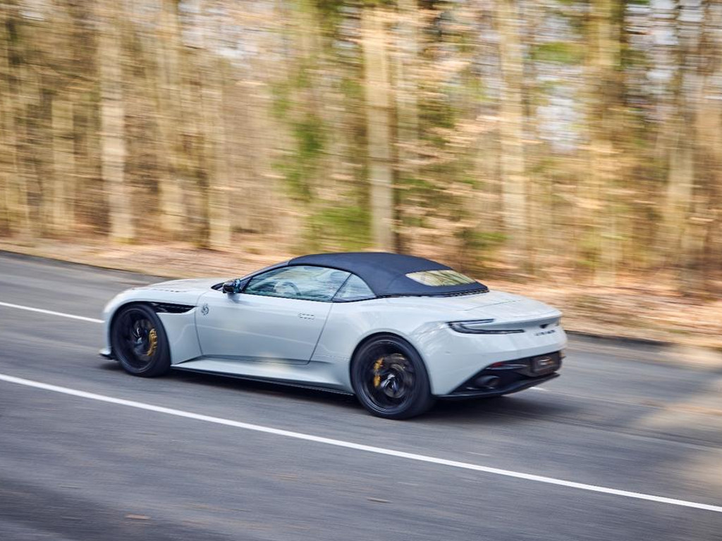 Aston Martin DB12