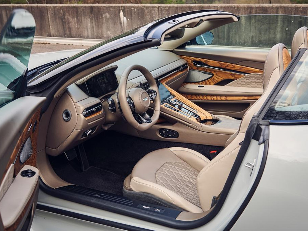 Aston Martin DB12