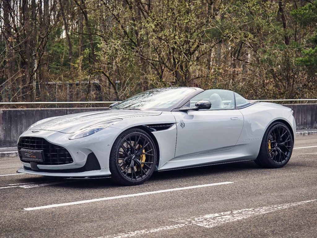 Aston Martin DB12