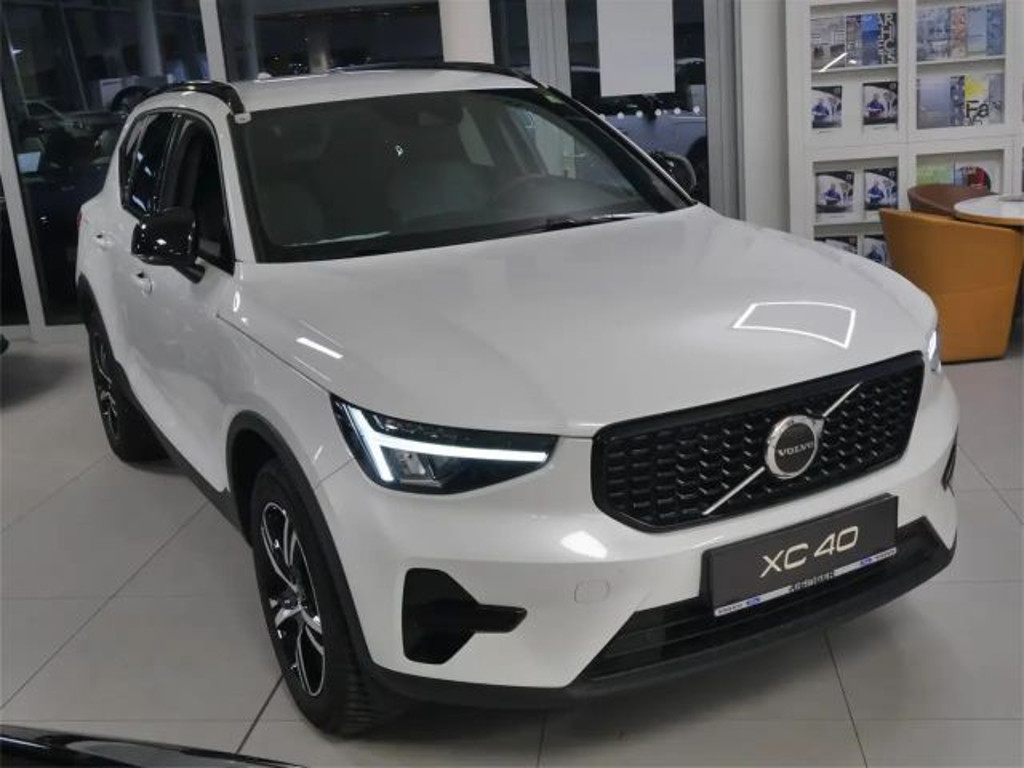 Volvo XC40 Plus Dark